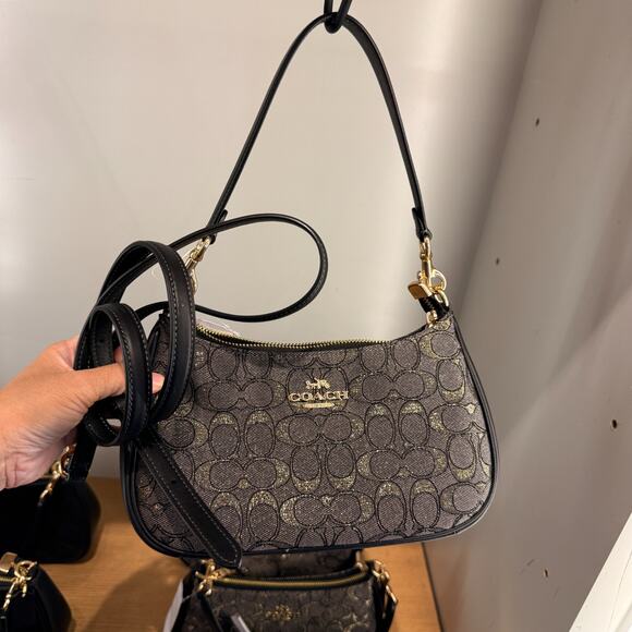 Coach Teri Shoulder Bag In Signature Jacquard CCZ02 - Picture 1 of 8